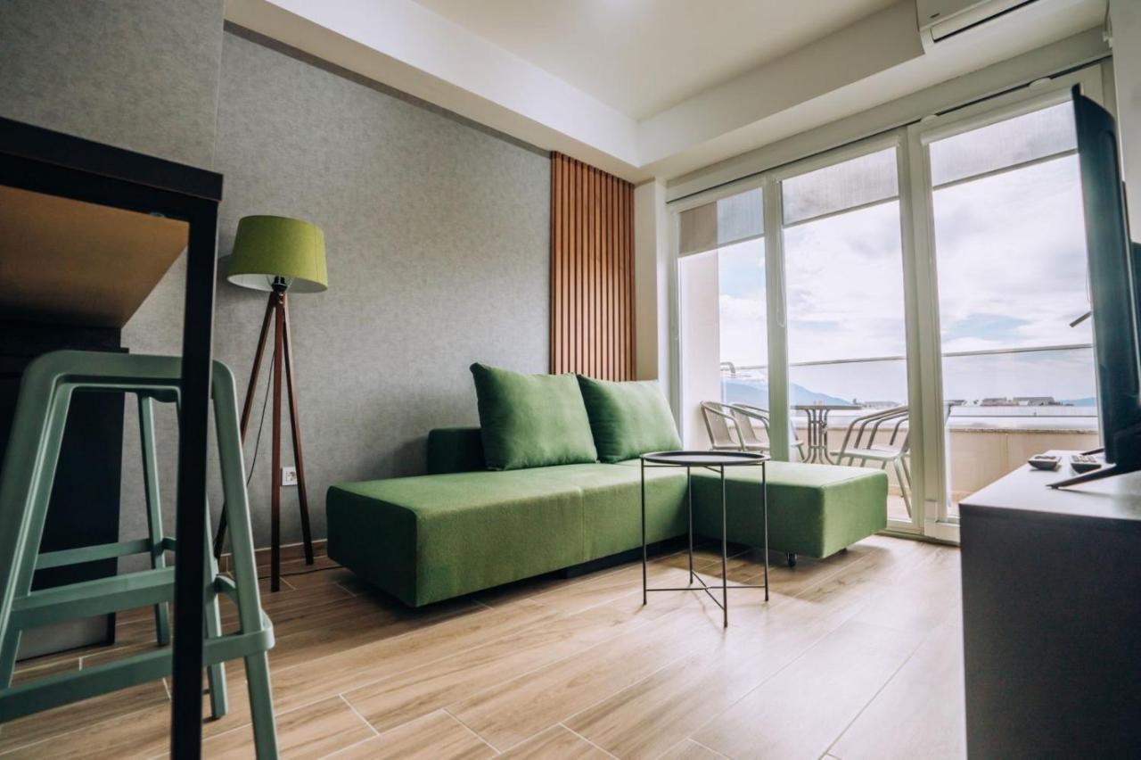 Leon Luxury Ochryda