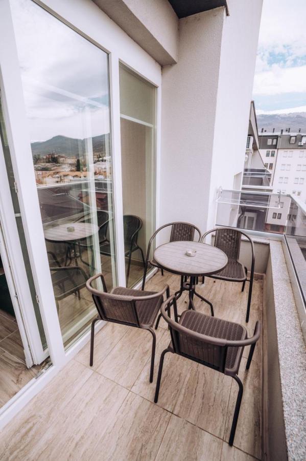 Leon Luxury Ochryda