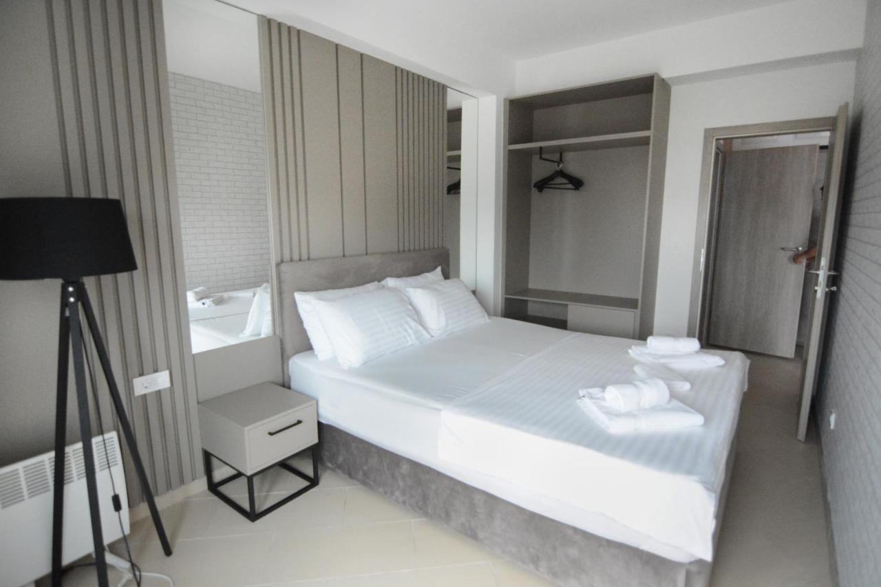 Leon Luxury Ochryda