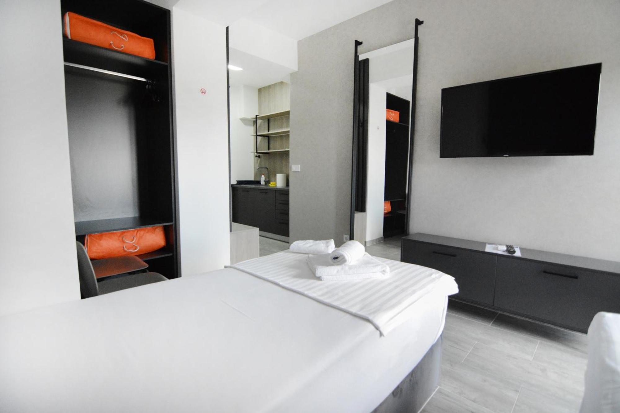 Leon Luxury Ochryda