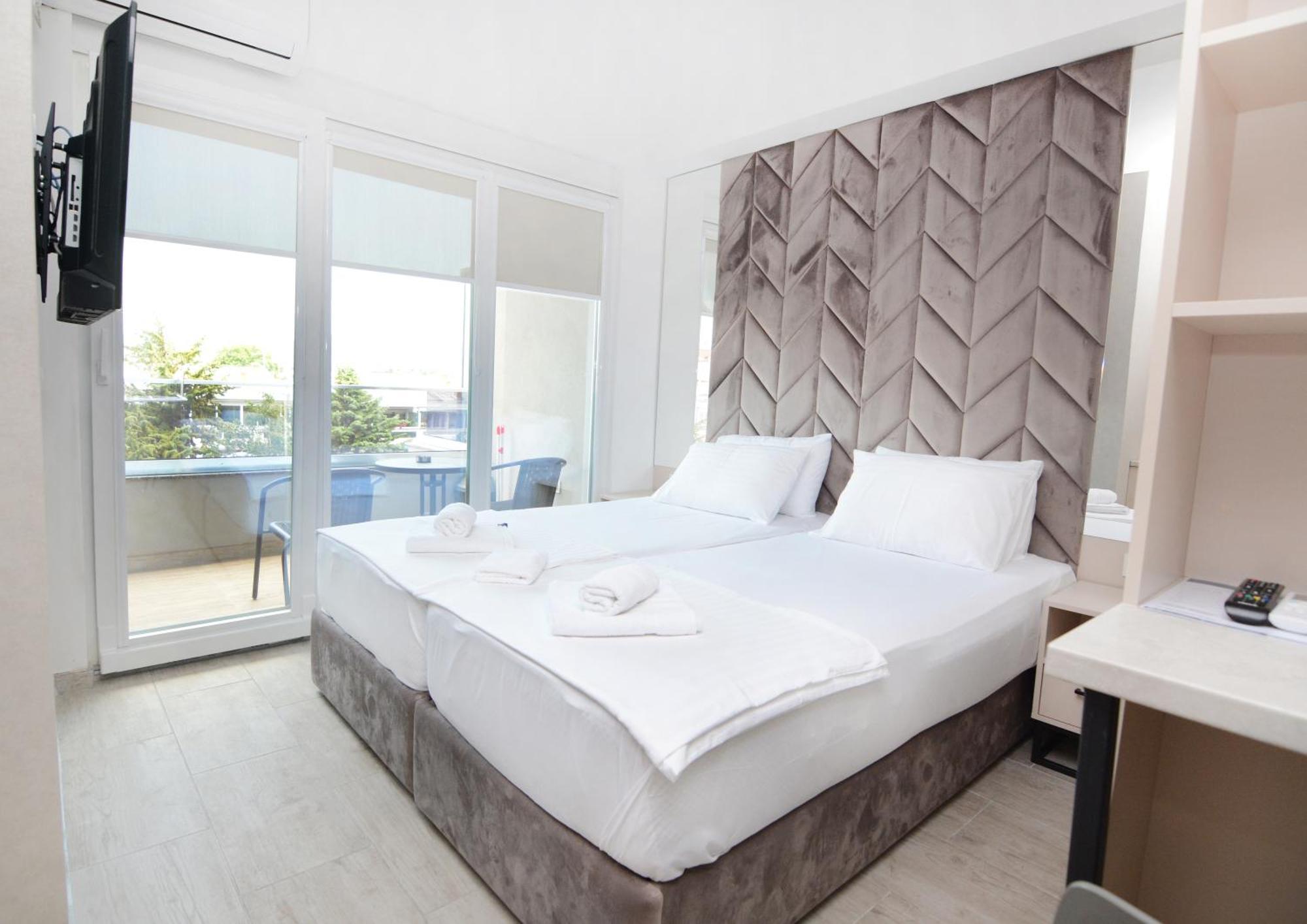 Leon Luxury * Ochryda