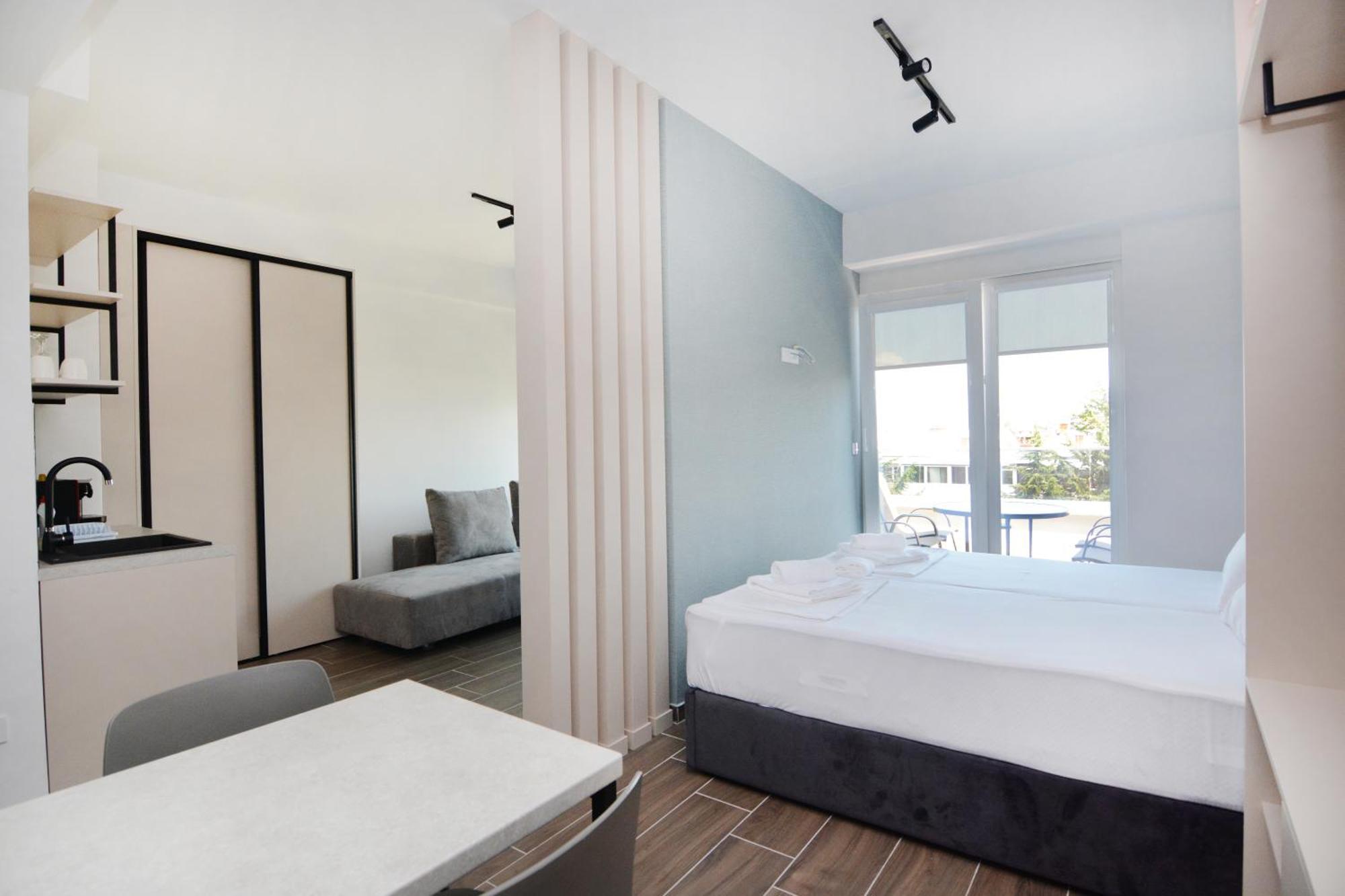 Leon Luxury * Ochryda