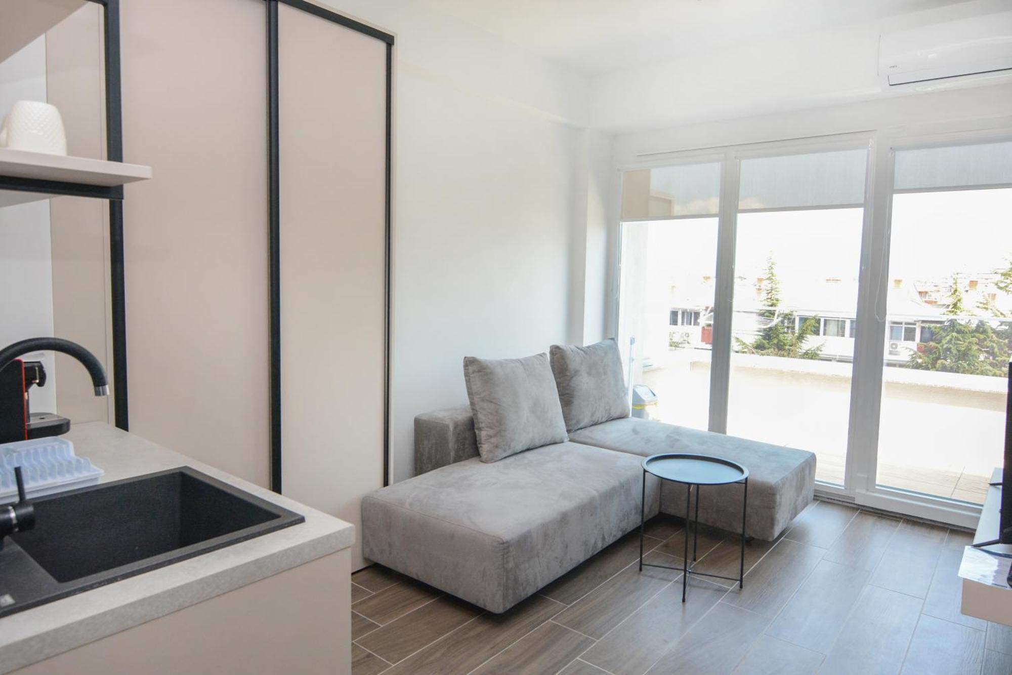 Leon Luxury * Ochryda